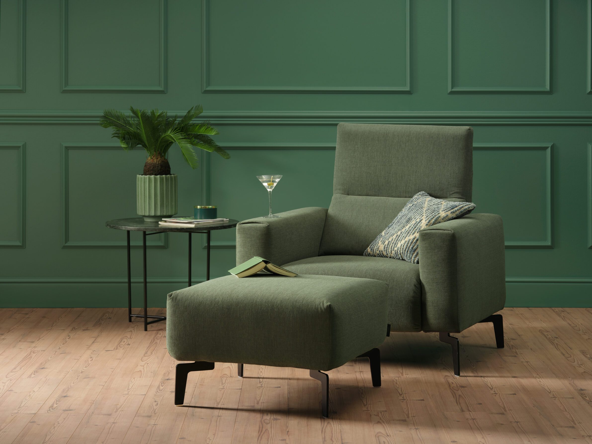 COSY1_1-Sitzer_mit_Hocker_Rivano_forest